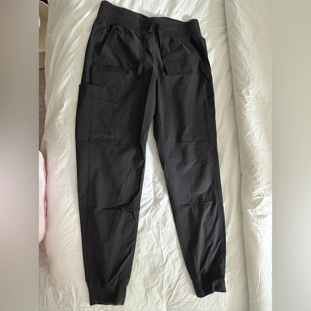 Women’s Carhartt Black Cargo Jogger Pants with Scrub Top